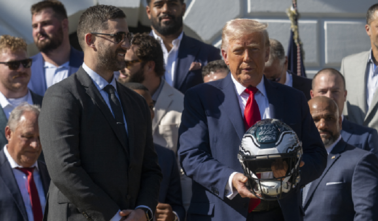 Donald Trump recibió a los campeones, Eagles en la Casa Blanca. Foto: AFP