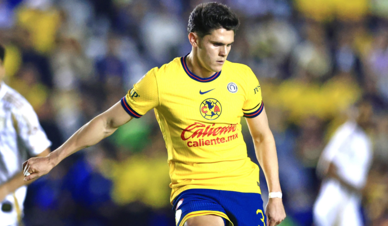Israel Reyes permanecerá por más años con el América. FOTO: MEXSPORT