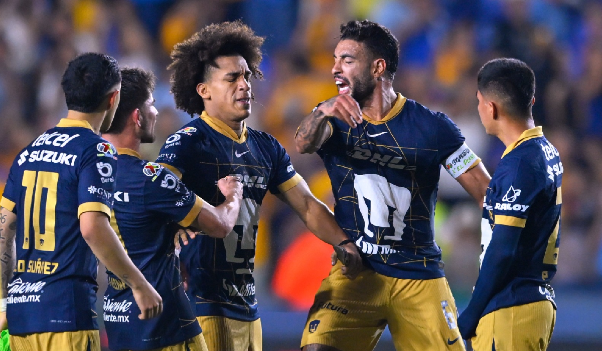 https://storage.googleapis.com/static.elsoldemexico.com.mx/elesto/2025/04/Los-futbolistas-de-los-Pumas-de-la-UNAM-se-empujaron-al-finalizar-el-partido.-Foto_-Mexsport.png