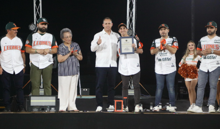 Rommel Pacheco fue nombrado como Embajador de la Liga Mexicana de Beisbol foto Conade
