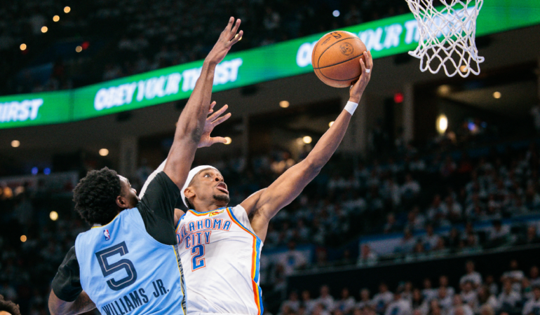 Thunder comenzó la serie de los Playoff con victoria. Foto: AFP