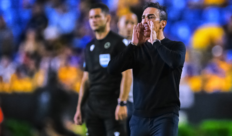 Vicente Sánchez pide a los aficionados su apoyo para la vuelta / Foto: Mexsport