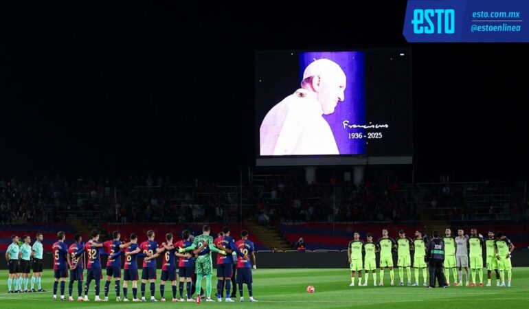 Los estadios de futbol guardaron un minuto de silencio por la muerte del Papa Francisco / Foto: @FCBarcelona