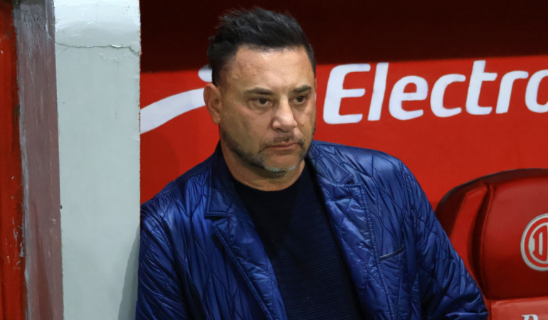 Antonio Mohamed paga la comida de él y sus compañeros