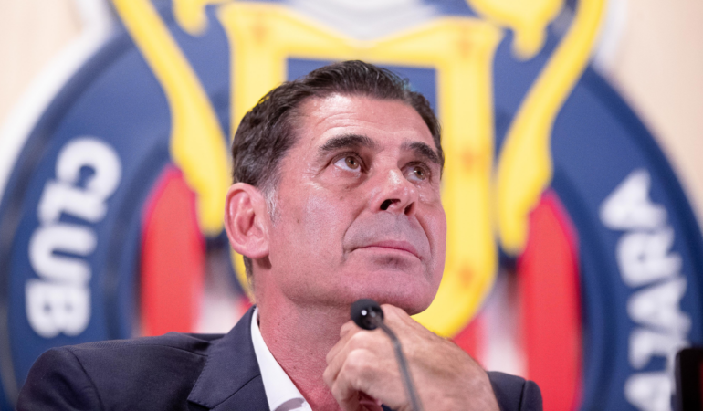 Fernando Hierro finalmente habló de su salida de Chivas / Foto: Mexsport