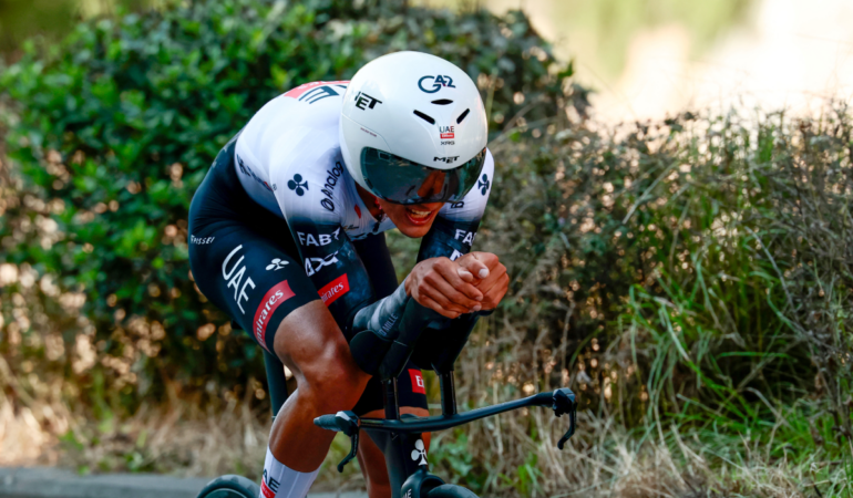 Isaac del Toro se mantiene en la pelea por el Giro de Italia