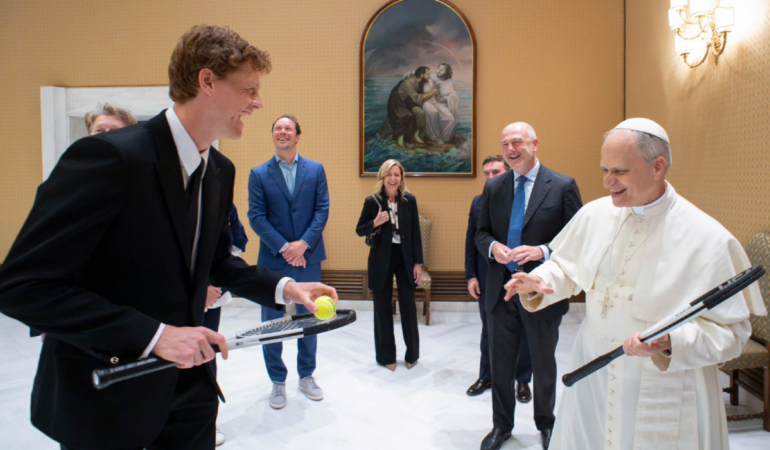 Jannik Sinner retó al Papa León XIV a un partido de Tenis _ Foto_ Vatican Media