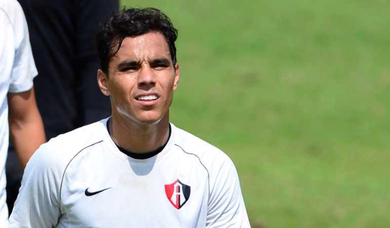La afición del Atlas amenazó a Omar Bravo / Foto: Mexsport