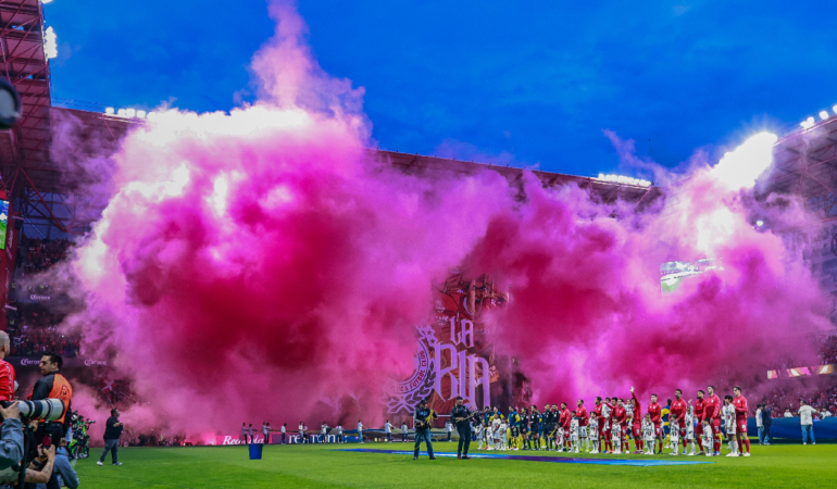 Los aficionados del Toluca hicieron un infierno del Nemesio Diez / Foto: Luis Garduño