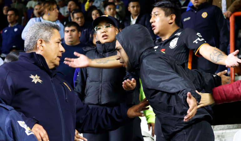 Los aficionados desataron una pelea en la tribuna del Estadio Hidalgo / Foto: Erik Estrella