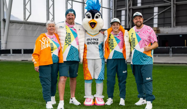 Los voluntarios asisten el Mundial completamente gratis y son fundamentales para laorganización.FOTO FIFA