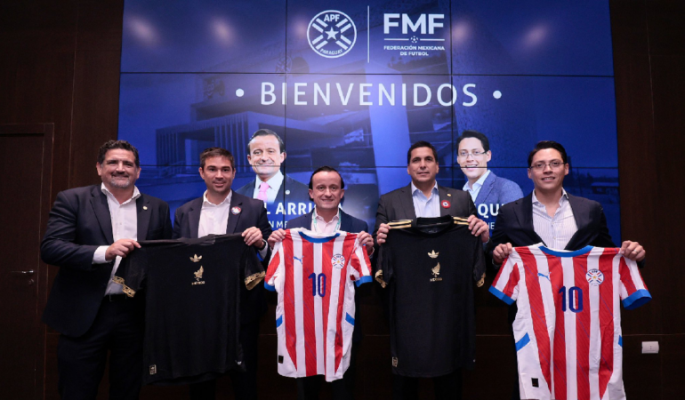 Mikel Arriola y la Asociación Paraguaya de futbol intercambiaron ideas. Foto: @APFOficial