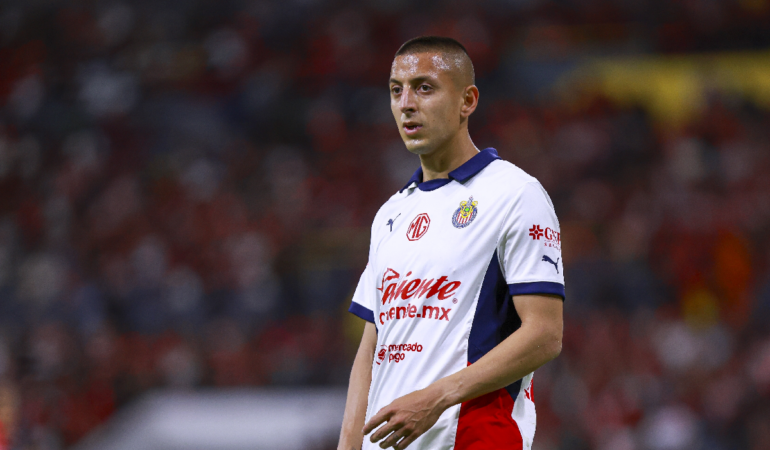 Roberto Alvarado es el jugador con todos los partidos jugados con Chivas. Foto: Mexsport