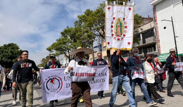 Taurinos se manifiestan en la Basílica de Guadalupe por el regreso de las corridas de Toros_ FOTOS ARTURO MÉNDEZ