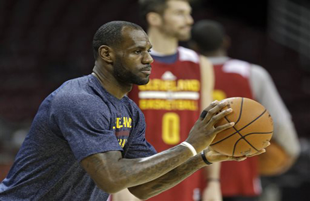 nota-basquet-cleveland-james