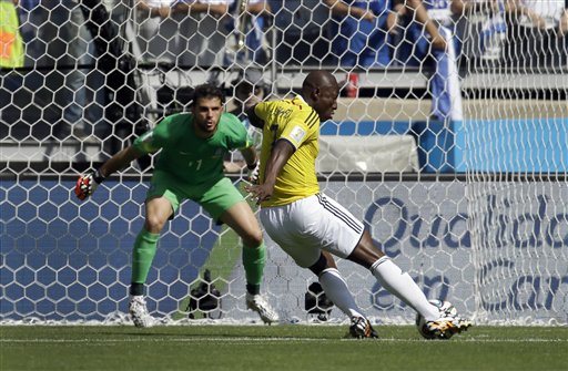 Pablo Armero, Orestis Karnezis