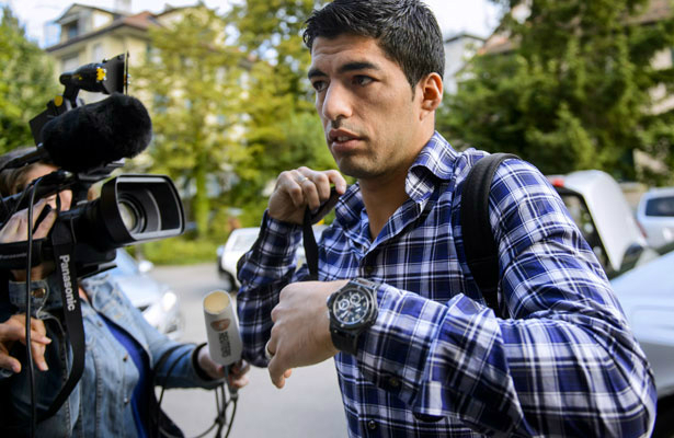 nota-futi-barcelona-suarez.