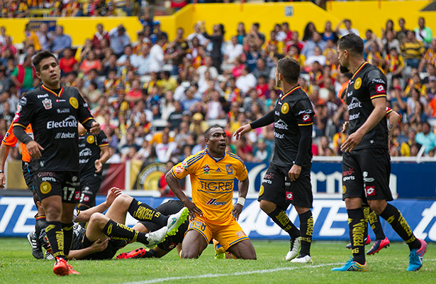 Con el triunfo , Leones Negros aprietan | ESTO en línea