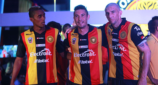 Los Leones Negros presentaron su nueva piel | ESTO en línea