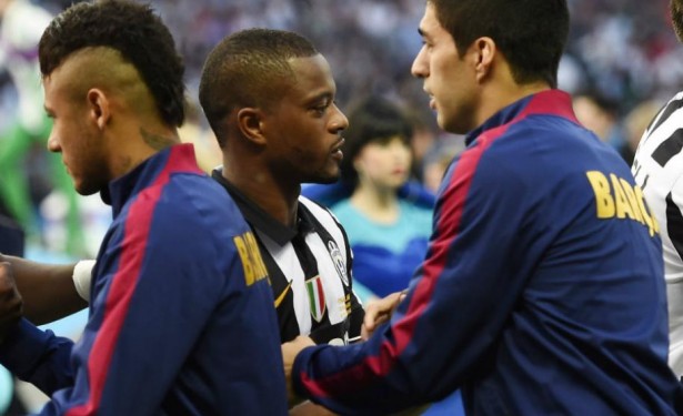 nota-suarez-evra