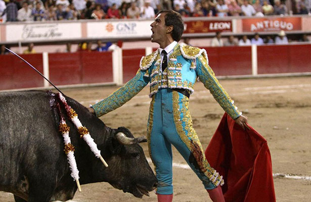nota-toros-arturo-macias