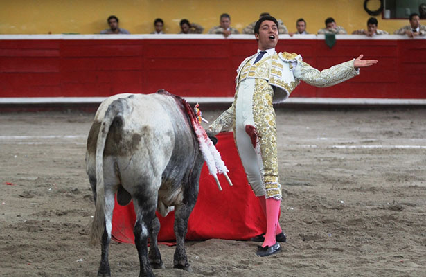 nota-toros-sergio-flores