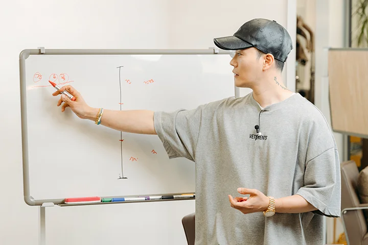 콜로소 에키나 강의 소개