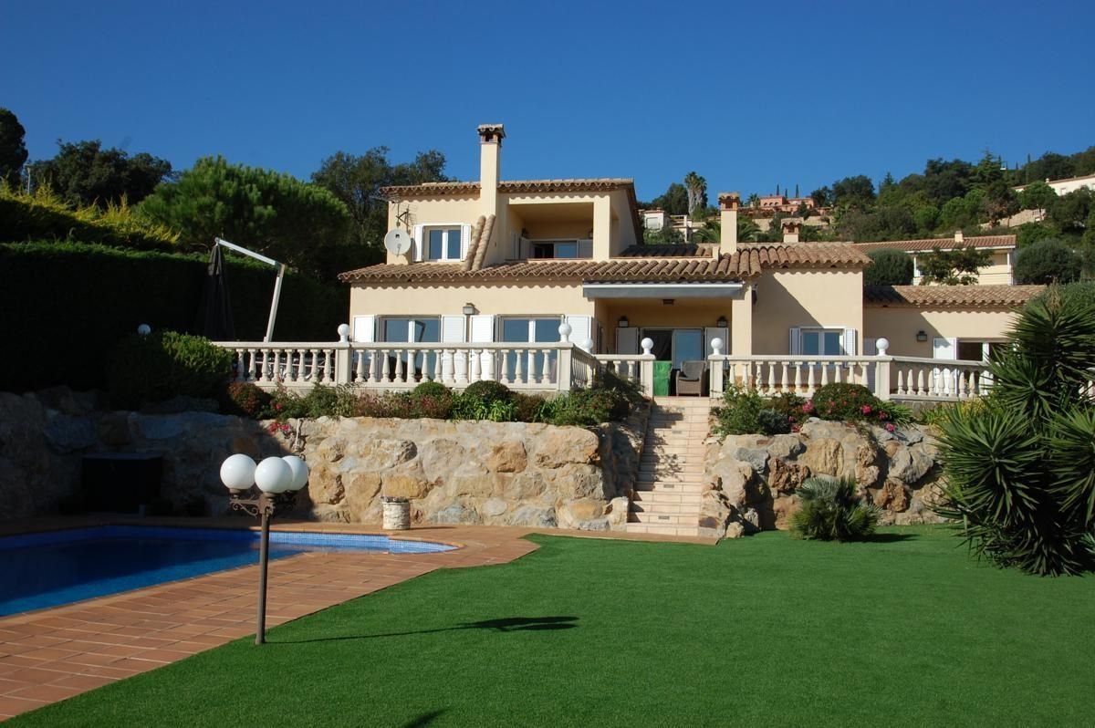 For Sale Villa In Castell Platja D Aro Can Semi With Swimming Pool