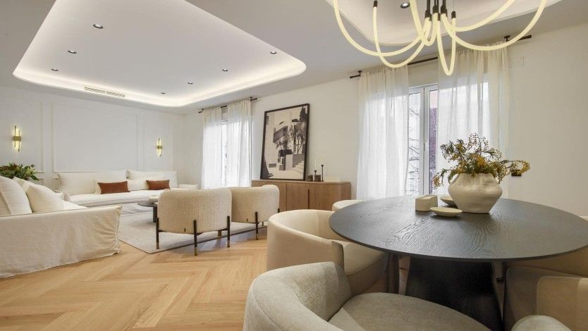 Flat in Madrid, Arg&uuml;elles, for sale
