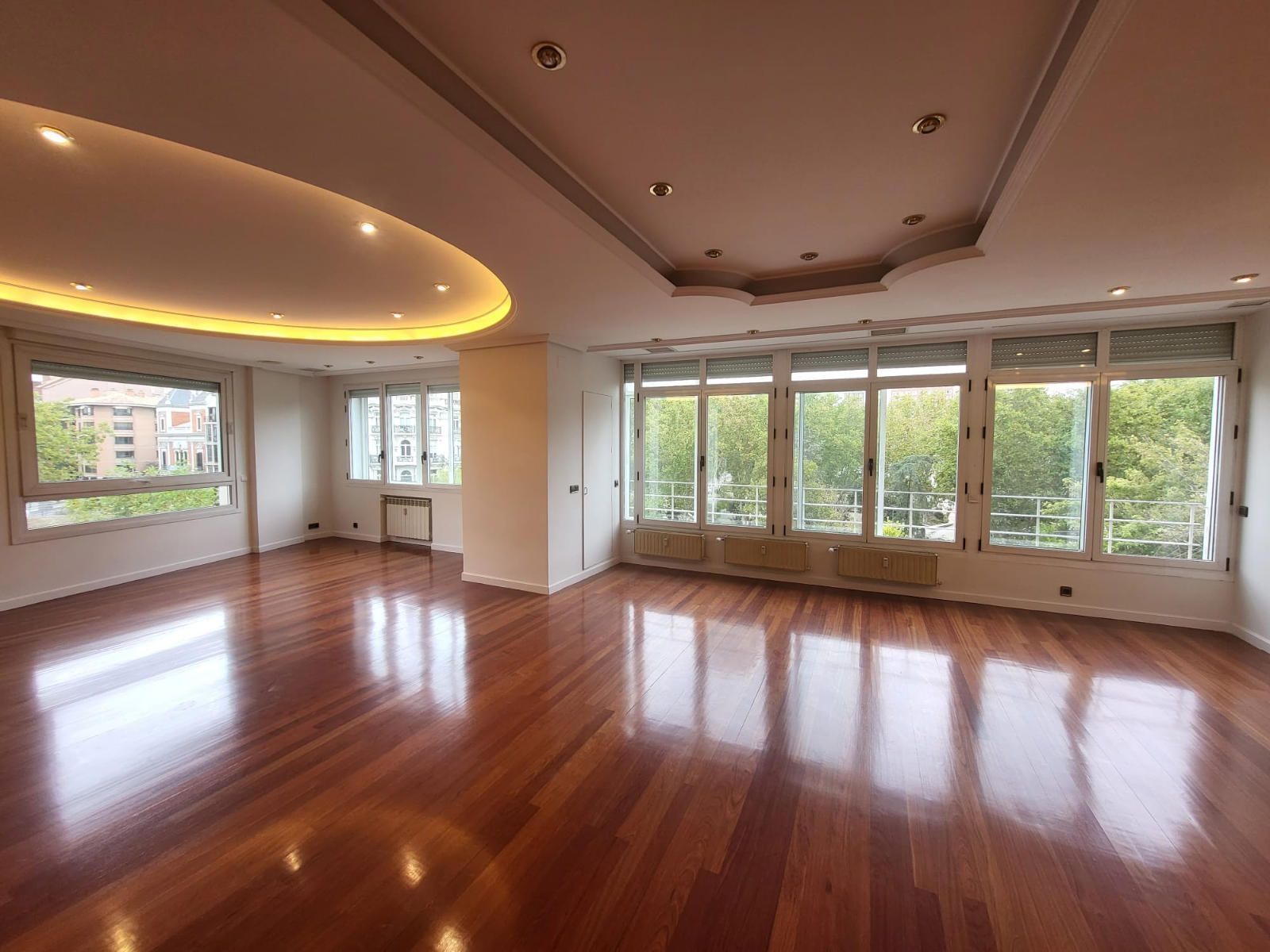 Flat in Madrid, Arg&uuml;elles, for sale