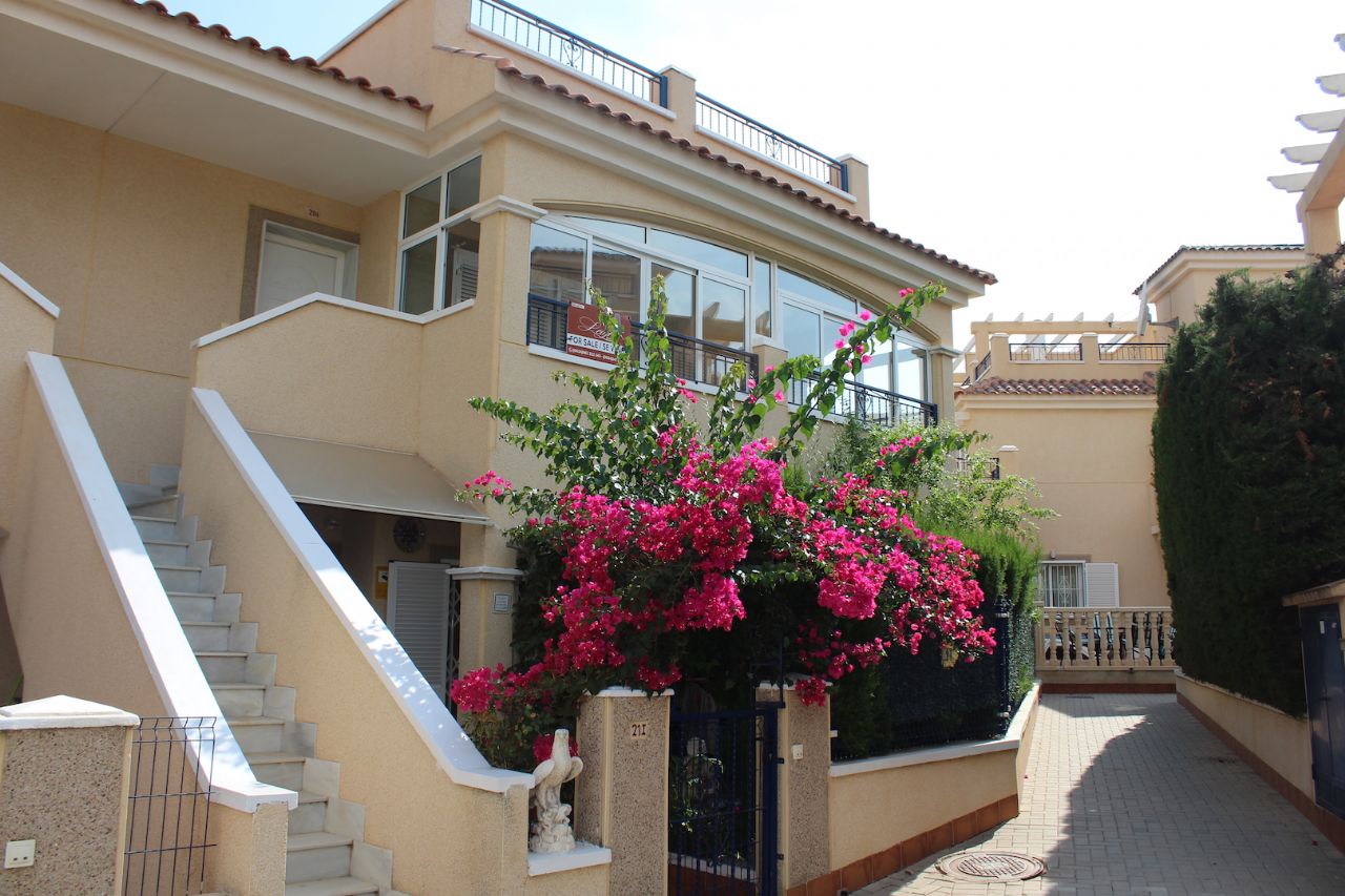 Apartment in Mil Palmeras, for sale