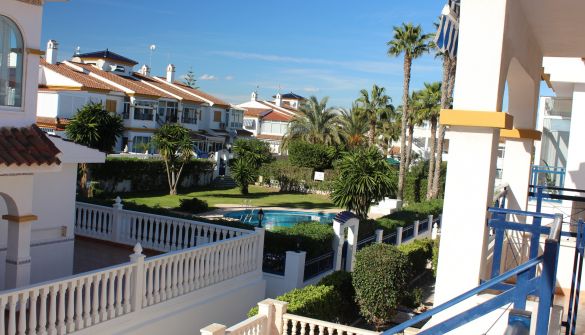 Apartment in Mil Palmeras, for sale