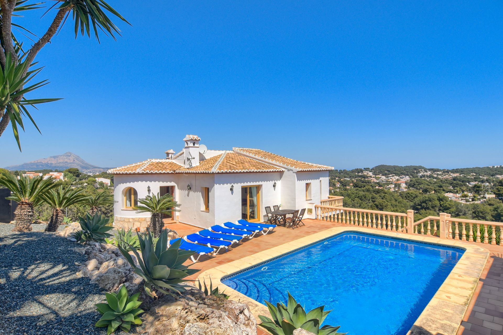 Detached Villa in Jávea - Resale