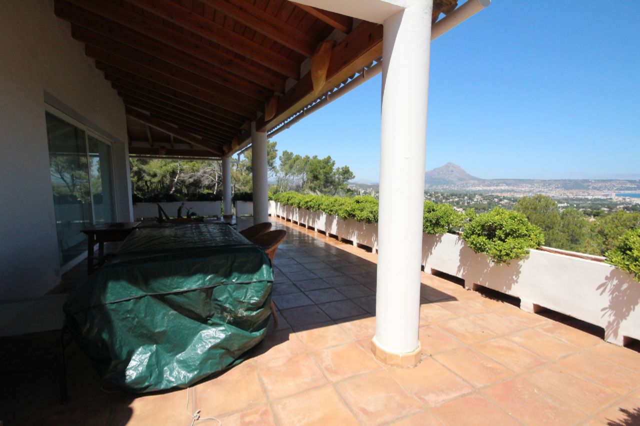 Detached Villa in Jávea - Resale