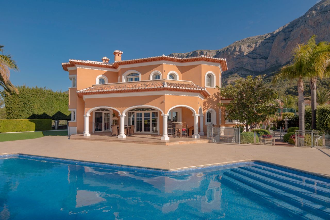 Detached Villa in Jávea - Resale