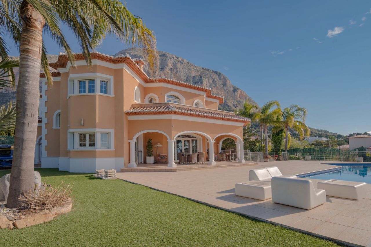 Detached Villa in Jávea - Resale