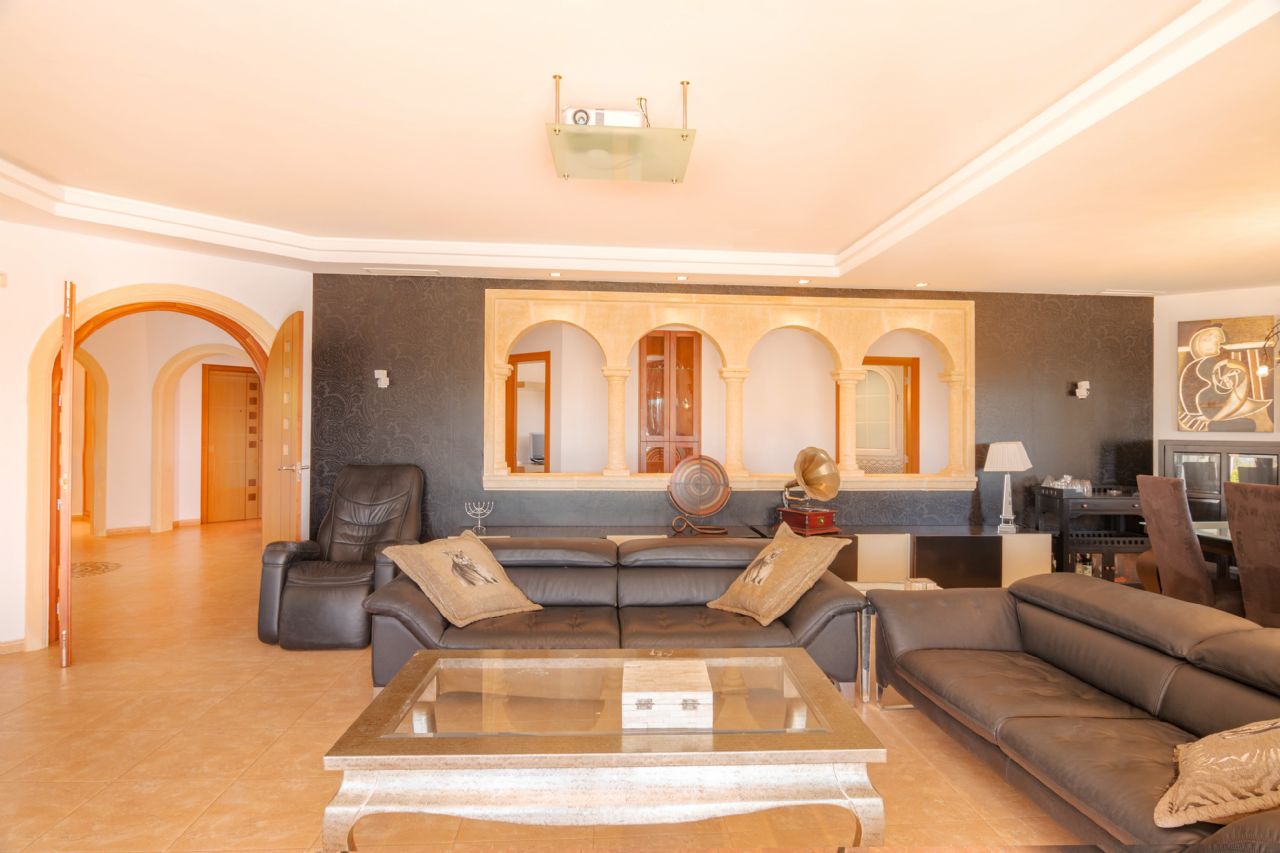 Detached Villa in Jávea - Resale