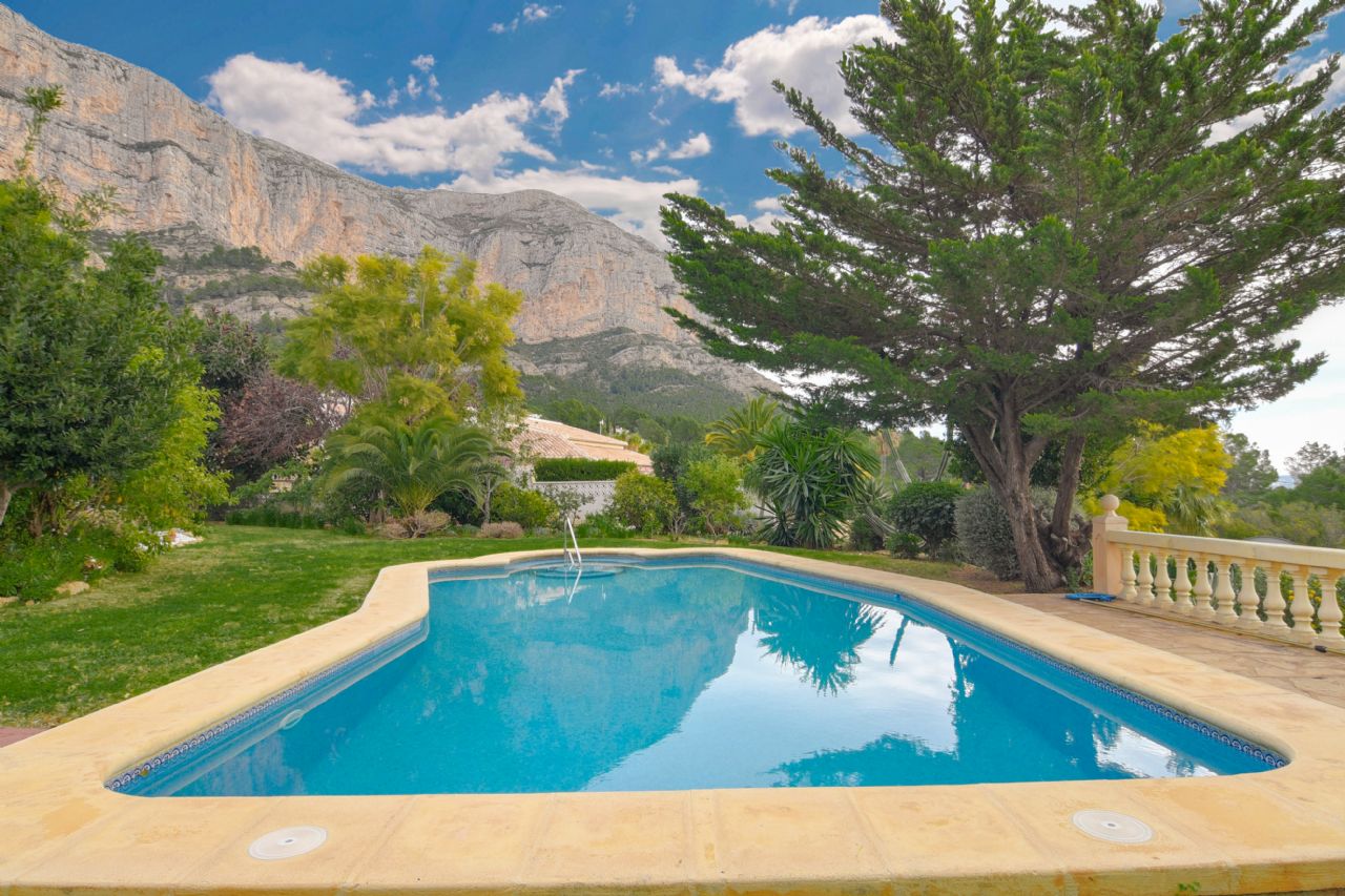 Detached Villa in Jávea - Resale