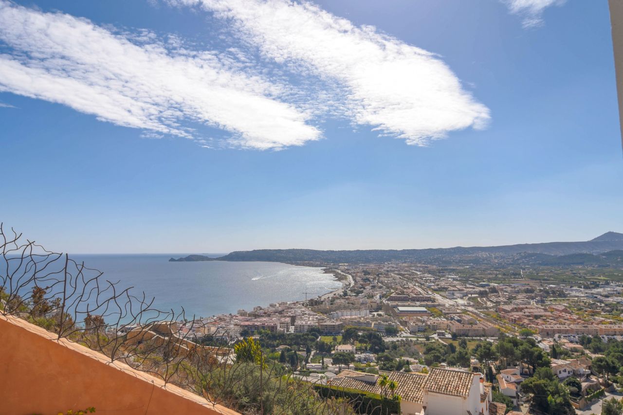 Detached Villa in Jávea - Resale