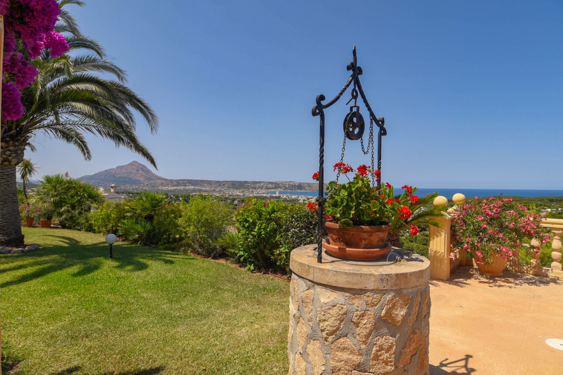 Detached Villa in Jávea - Resale