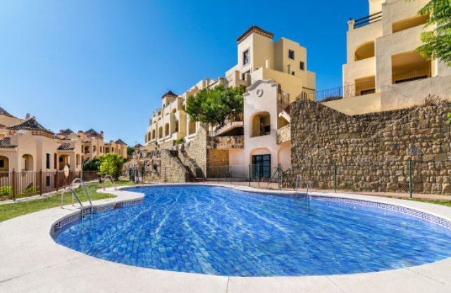 Penthouse in Estepona, A7 Oeste, for sale