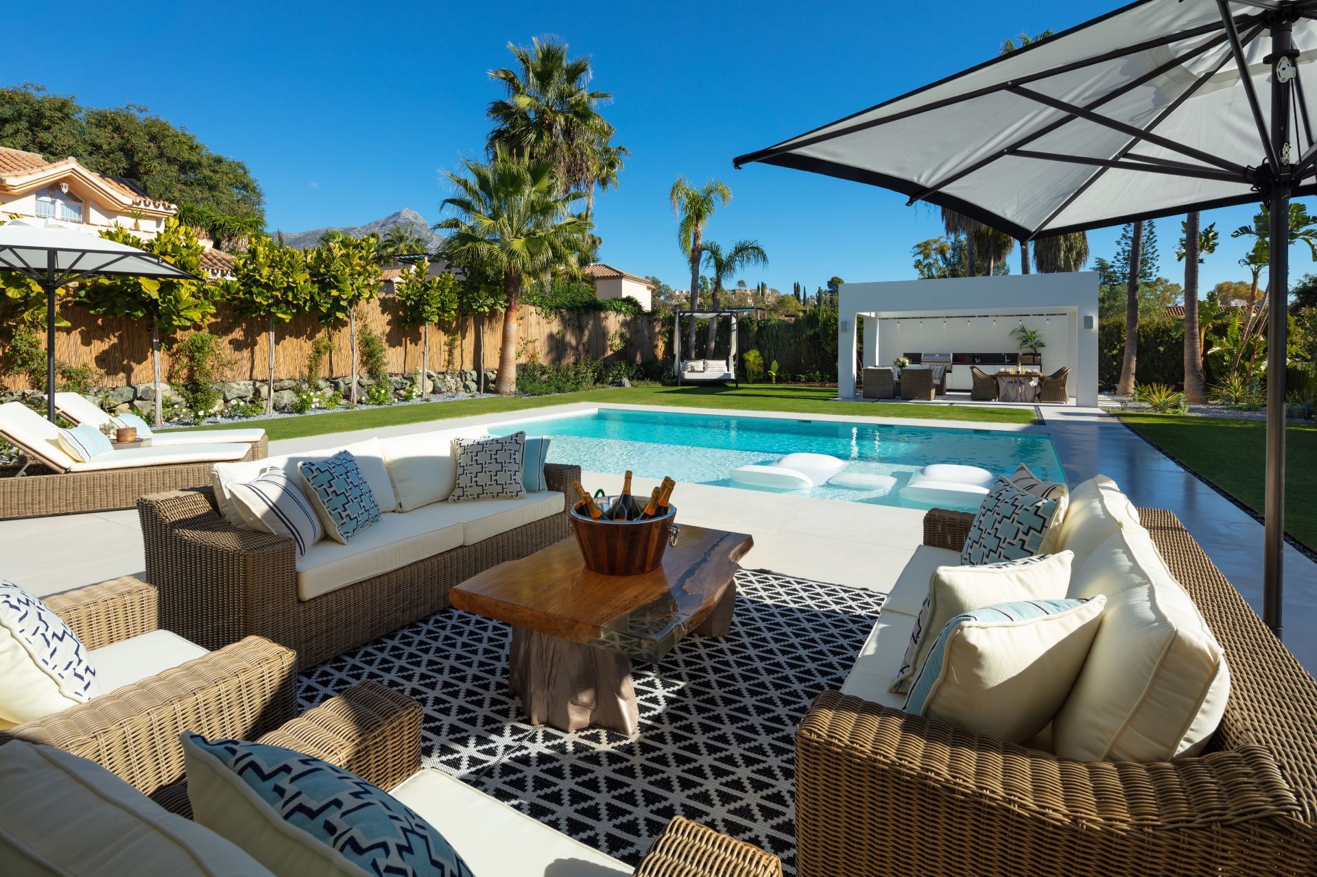 Villa de Lujo en Marbella, La Cerquilla, venta