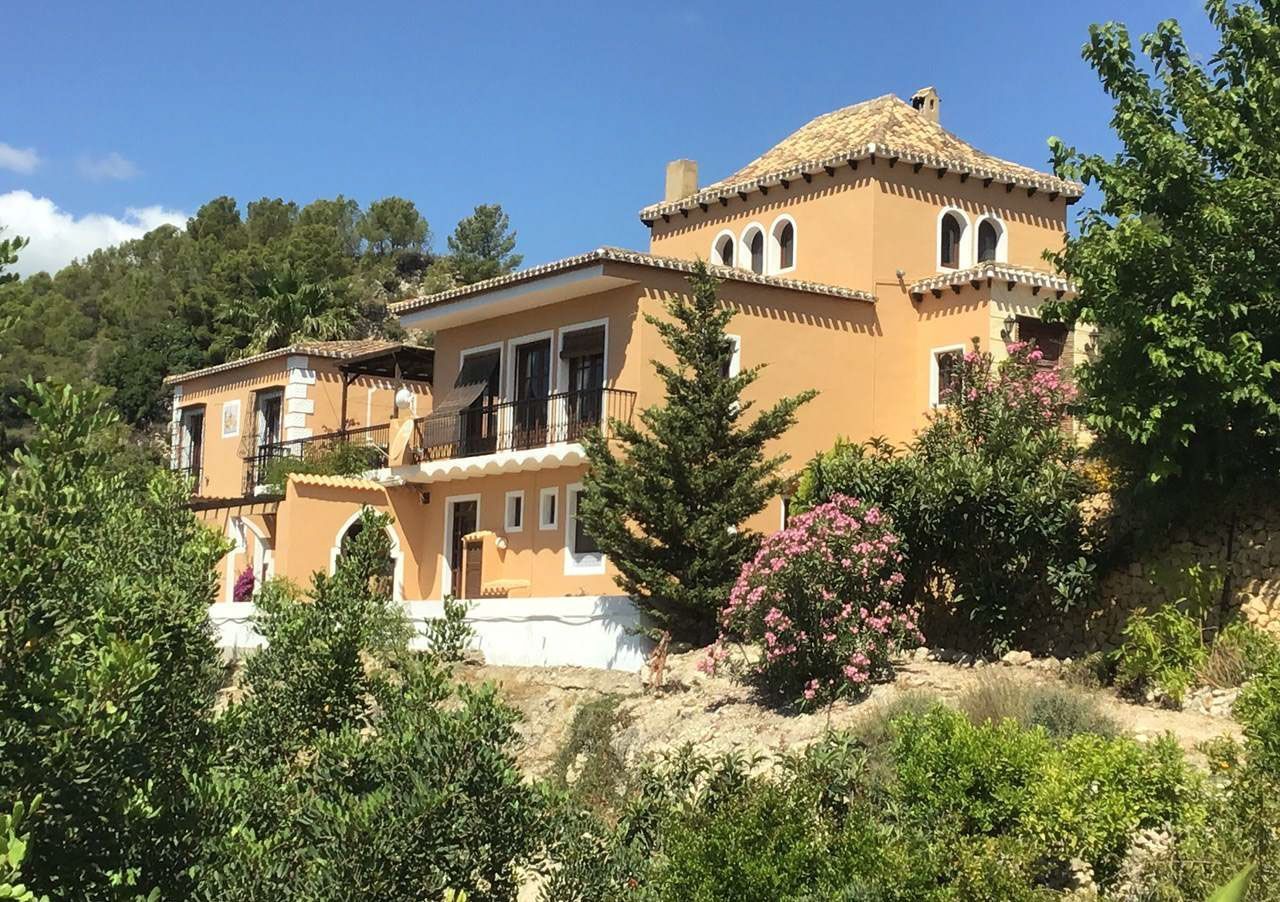 Hotels in Callosa d'en Sarrià, for sale