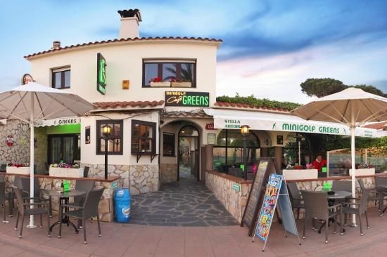 minigolf en familia roses