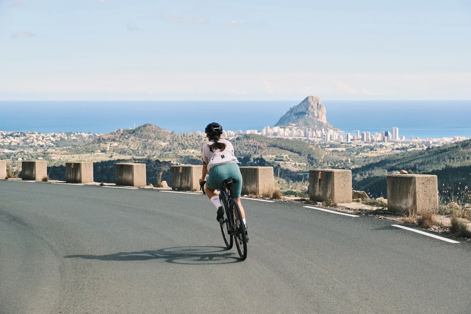 Ciclismo en Calpe: el paraíso para entrenar, vivir e invertir en la Costa Blanca