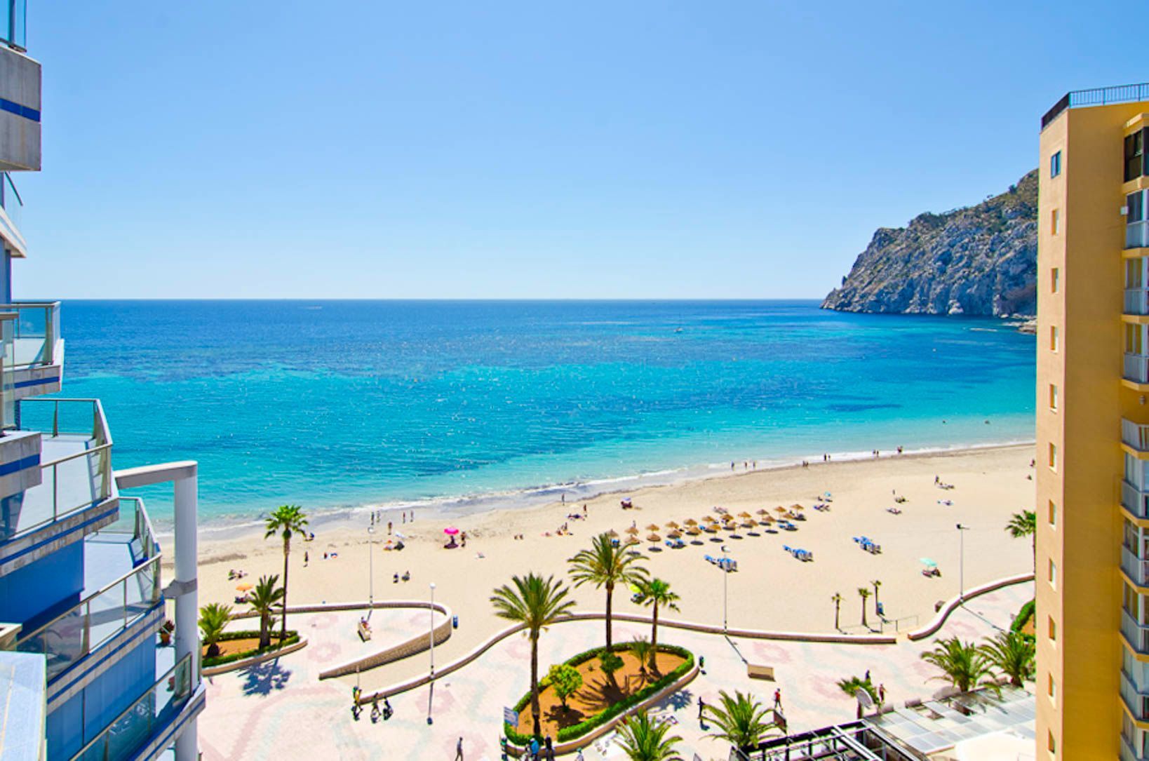 Penthouse - duplex en première ligne de plage avec des vues ouvertes sur la mer et le Peñon de Ifach