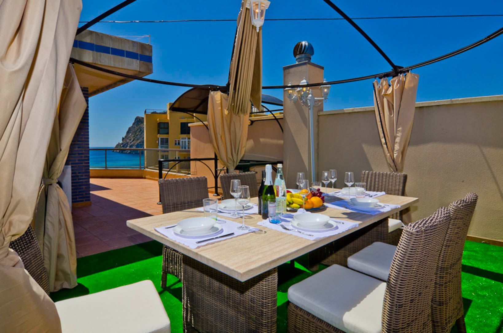 Penthouse - duplex op de eerste lijn van het strand met vrij uitzicht op de zee en de Peñon de Ifach