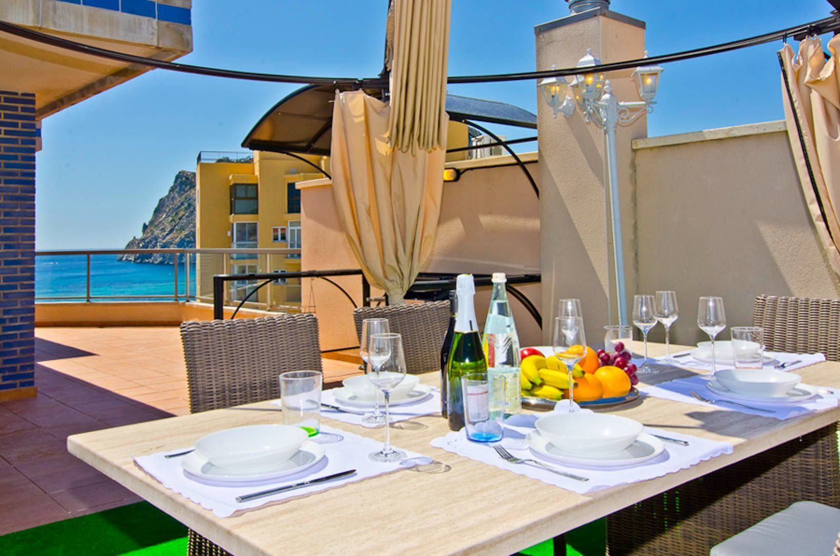 Penthouse - duplex op de eerste lijn van het strand met vrij uitzicht op de zee en de Peñon de Ifach