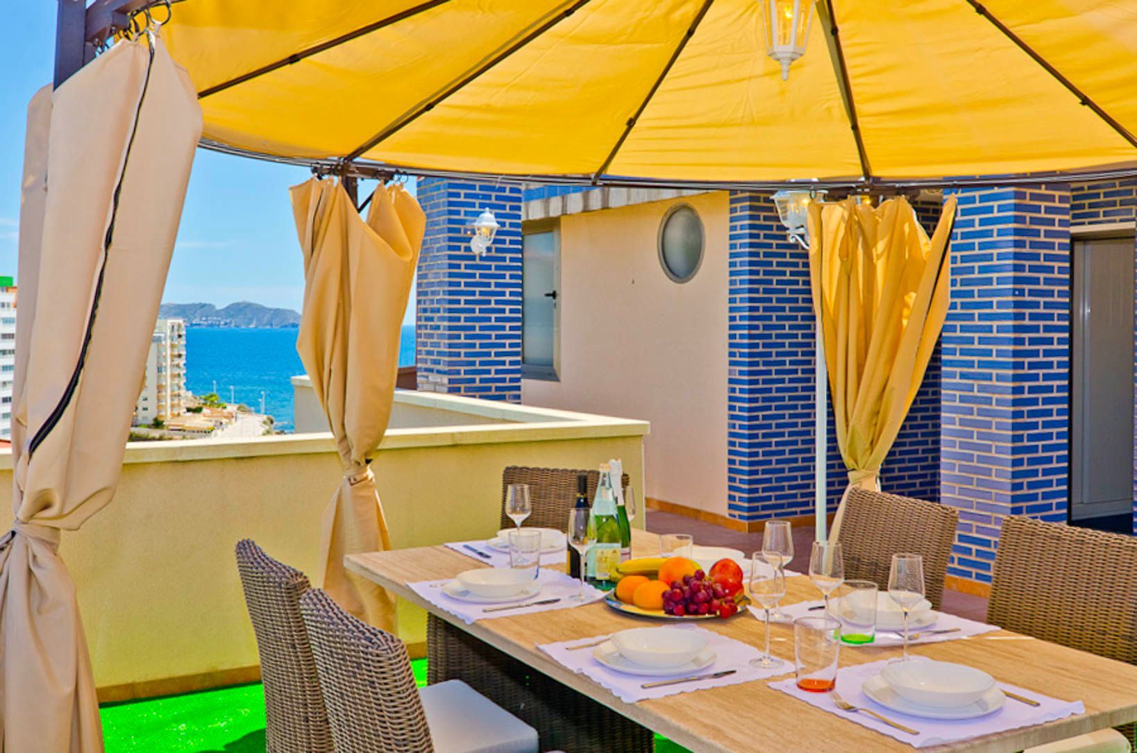 Penthouse - duplex op de eerste lijn van het strand met vrij uitzicht op de zee en de Peñon de Ifach