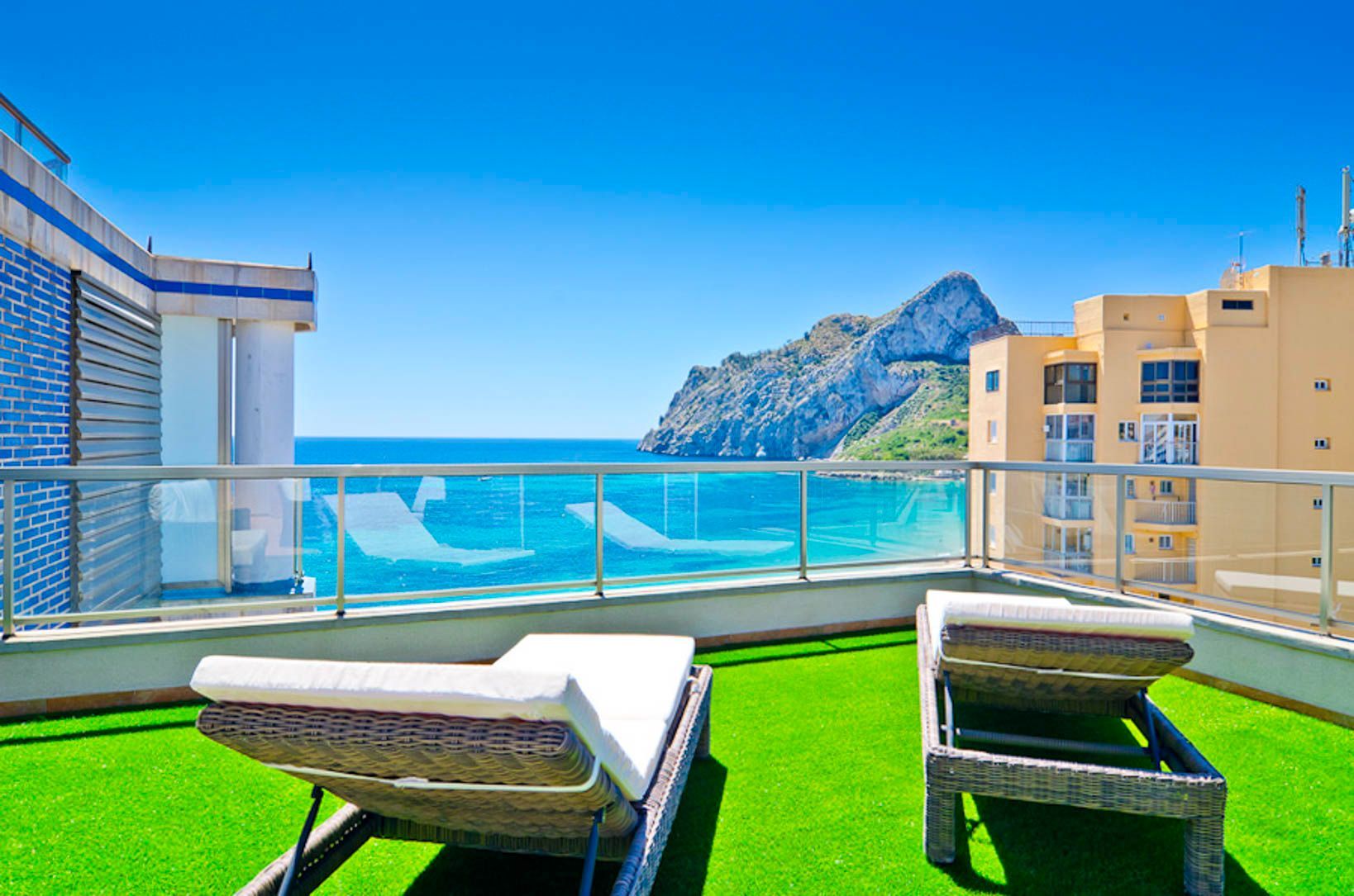 Penthouse - duplex op de eerste lijn van het strand met vrij uitzicht op de zee en de Peñon de Ifach